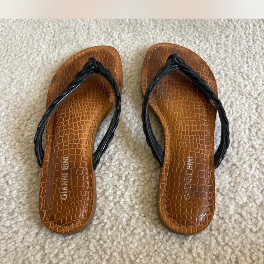 Gianni Bini Black and Brown Sandals with Textured Footbed